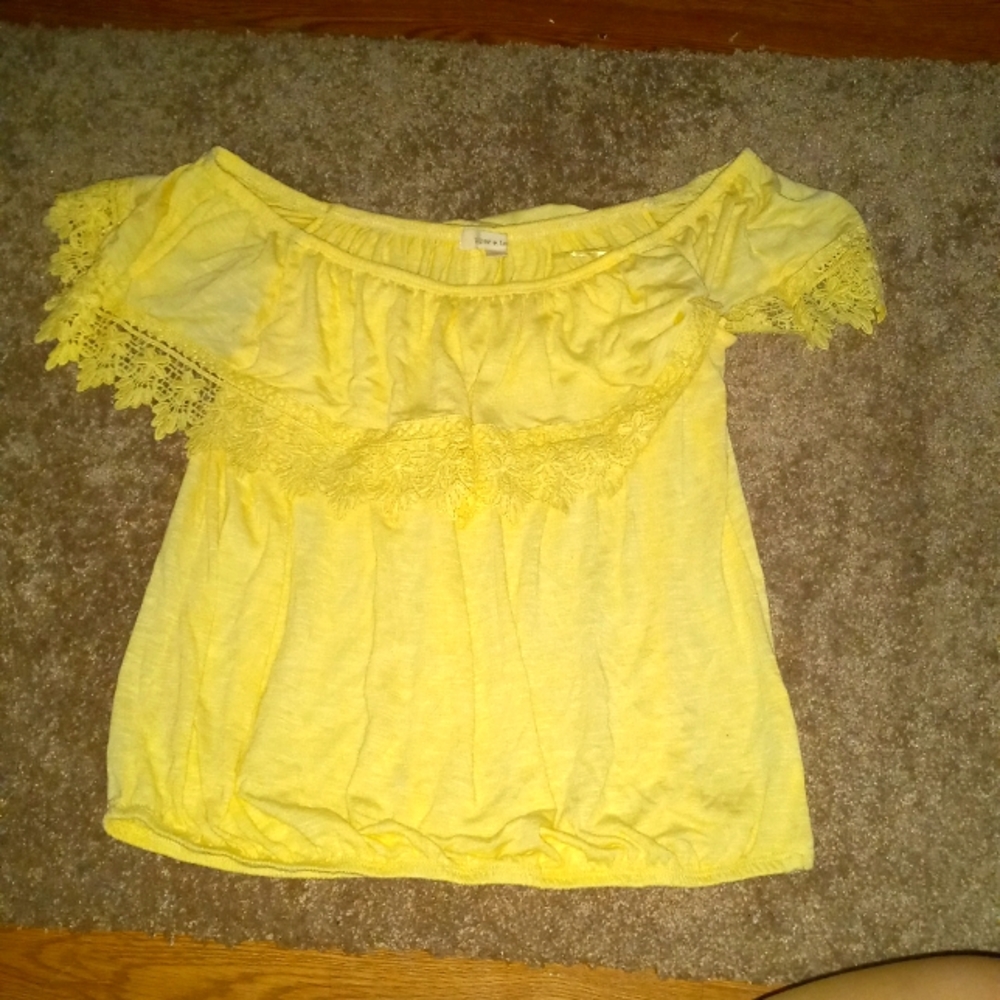 Beautiful  cropped  faded yellow shirt